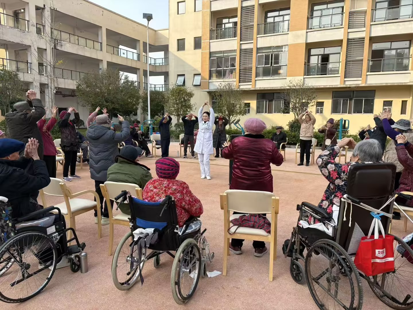 1765529342819099325.jpg 乐眠操.jpg